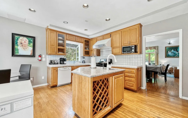 NEW - 1 Location-family-5br-yard-gym-parking