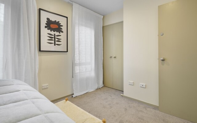 Super Chic Apt nr Albany Mall - Carpark