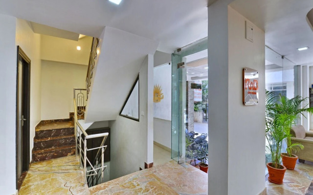 OYO Premium Jaipur Junction