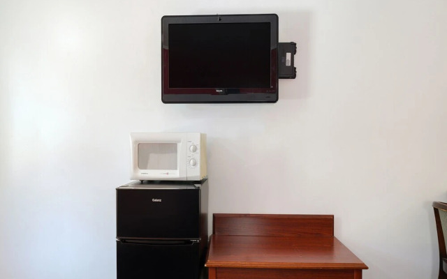 OYO Hotel Calhoun GA I-75 & US-41 Hwy