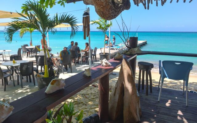 Kaz Kreol Beach Lodge