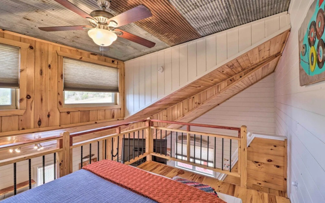 Cheery Pet-friendly Studio w/ Shared Fire Pit