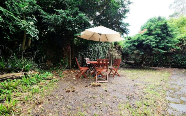 Modern 2 BR Flat in Bedford Park