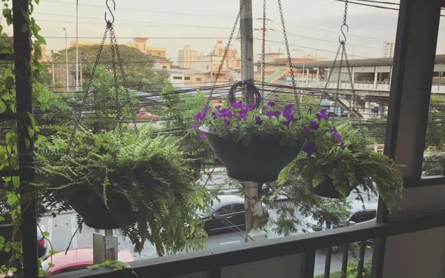 Post Factory Bed & Breakfast Sathorn Hostel - Adults Only