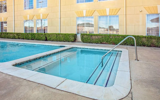 La Quinta Inn & Suites Dallas - Las Colinas