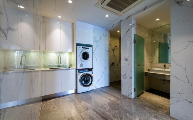 Luxury Mansion On Golf Course - BMG5