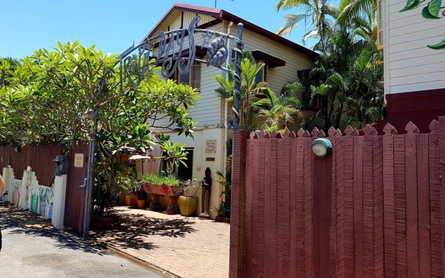 Tropic Days Backpackers