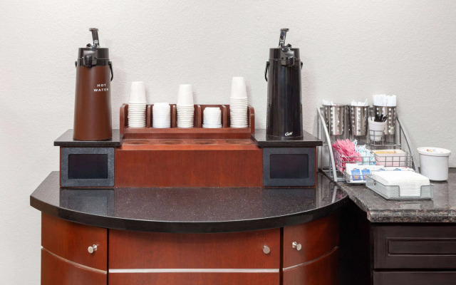 Super 8 by Wyndham Romeoville Bolingbrook