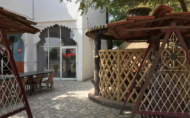 Roop Shree Hotel