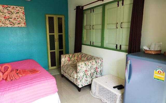 Baanrak Amphawa Homestay