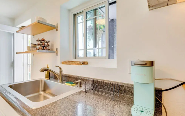 5 Mi to Dtwn Los Angeles: Apt w/ Outdoor Space!
