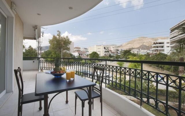 Ano Glyfada- A Big Comfortable Apartment