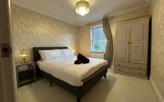 Elegant Retreat: Classic Style and Modern Comfort