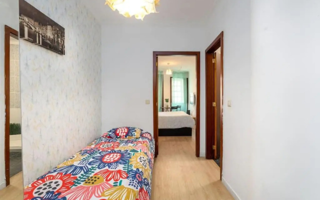 Renovated Feb22 Clerigos Cozy Balcony with self check in