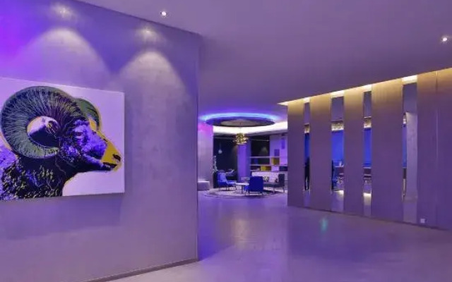 Orange Hotel (Hefei Huaihe Road Pedestrian Street Dadongmen Metro Station)