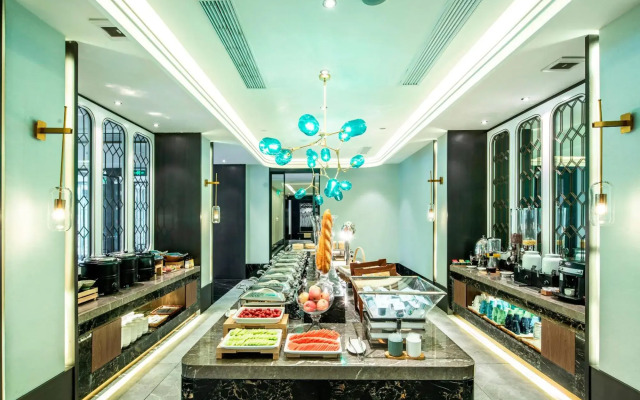 Orange Hotel (Shanghai North Bund Tilanqiao Metro Station)