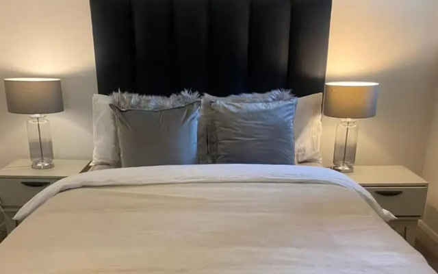 Charming 6-bed Escape- Balconies & Panoramic Views