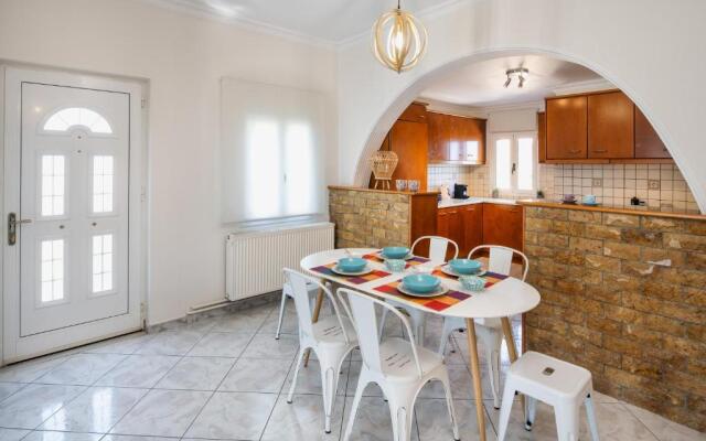 Modern 2 bed Apartment in Downtown of Fira