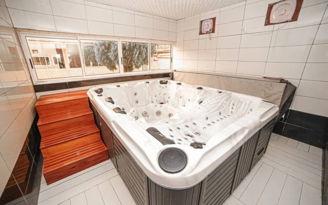 Fini Hotel Bobende
