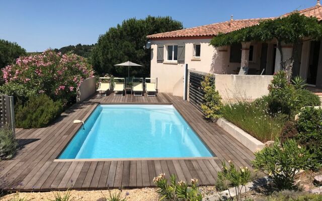 Cozy Villa in Caunes-Minervois with Swimming Pool