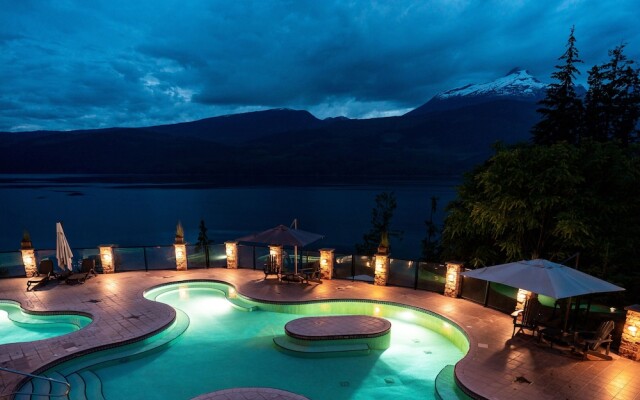 Halcyon Hot Springs Resort