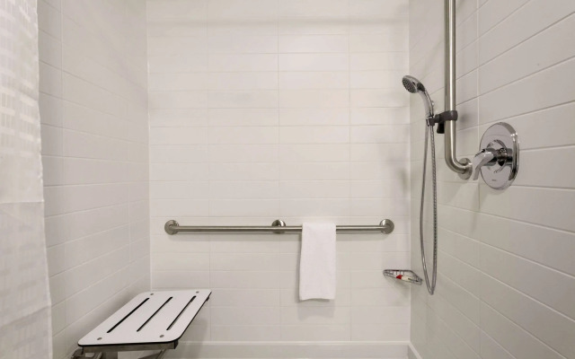 Microtel Inn & Suites by Wyndham Oyster Bay