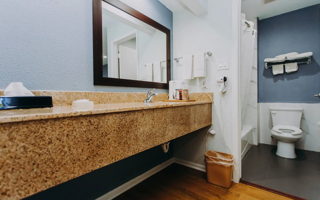 Scottish Inns and Suites - Near Kemah Boardwalk