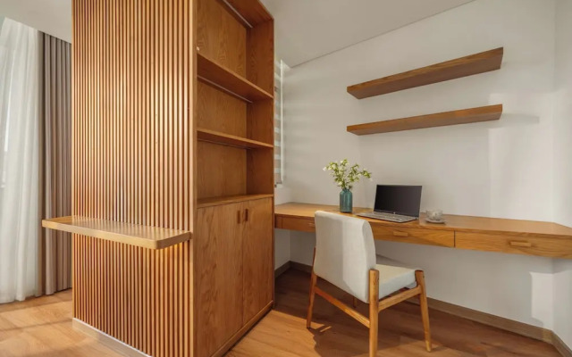 Vernal hotel & Apartment office