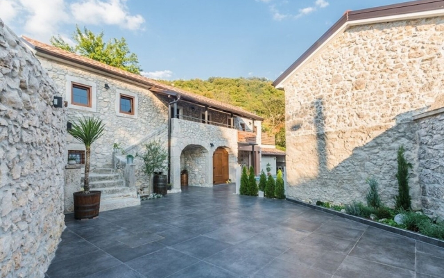 Leonarda - Luxury Stone House - H