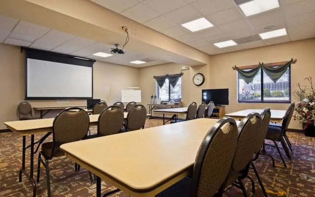 Best Western Plus Country Inn & Suites