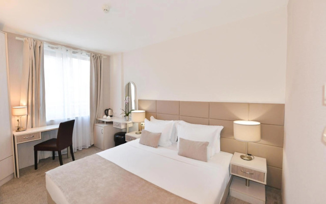 Art Plaza Hotel