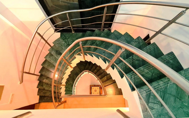 Lifespace- Spacious Hostel in a Luxurious Villa