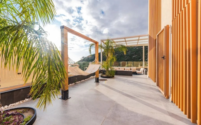 Seaside Retreat Green Coast