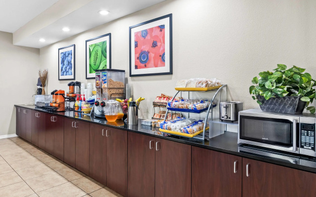 Days Inn by Wyndham Rockdale Texas