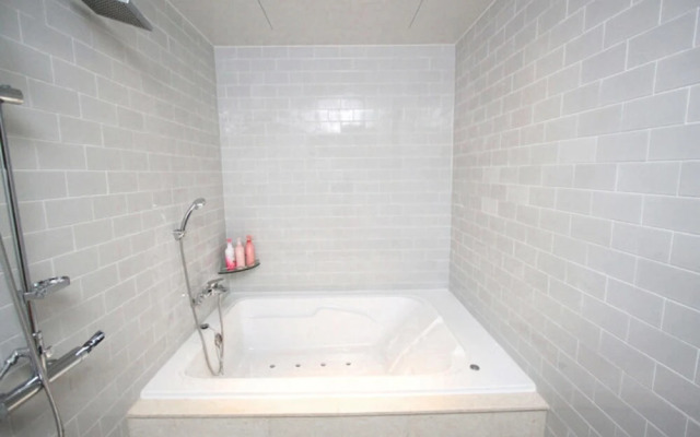 Changwon Palyongdong Praha Hotel