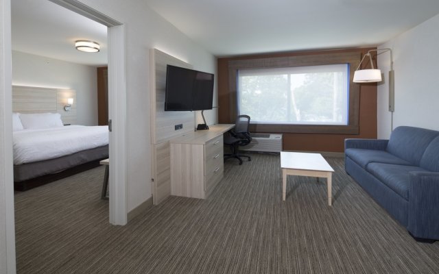 Holiday Inn Express and Suites Portage, an IHG Hotel