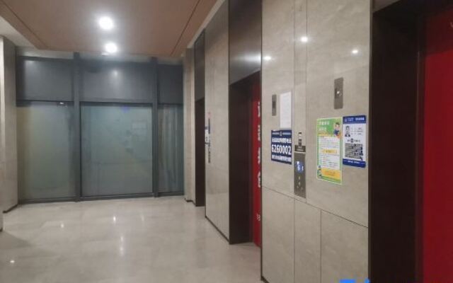 Xiamen Three-person E-sports Hotel (Xiamen North Station)