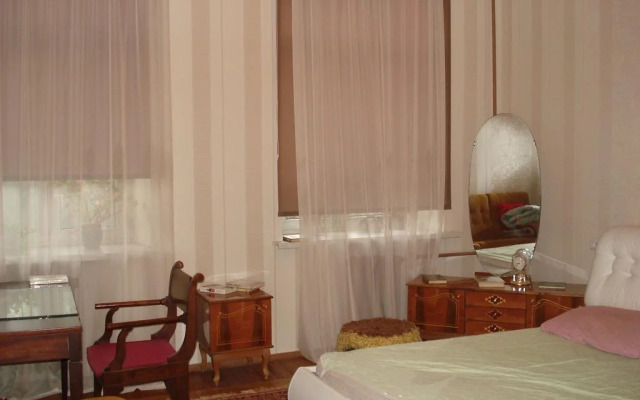 Teatralnaya Ploshchad 12