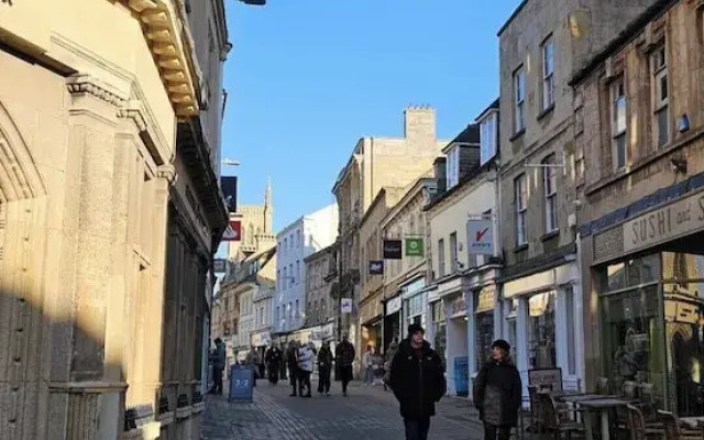 Stylish 2-bed House in Stamford Town Centre