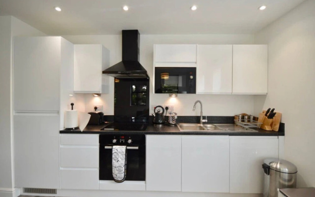 Stylish 2 Bedroom Apartment in Downtown Bristol