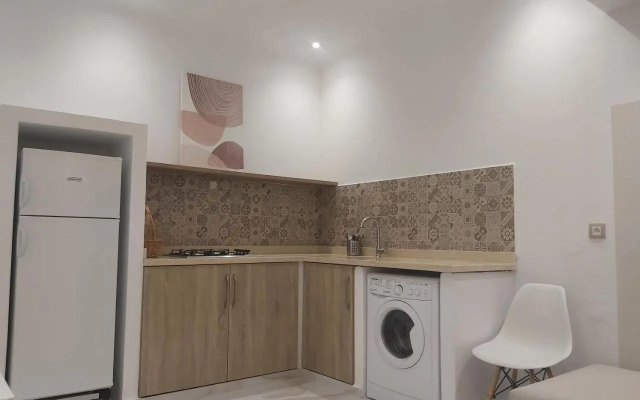 Piso céntrico y a pie de playa.