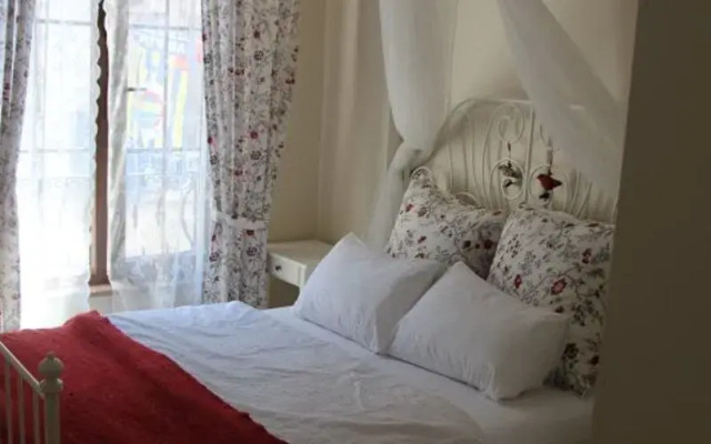 Kinzi House Apart Hotel