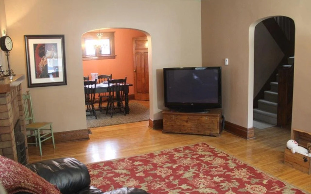 Eastwood Tourist Lodge