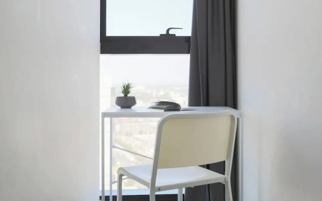 Southbank 2BR High City Views Enjoy Wine, Gym, Pool, Wifi