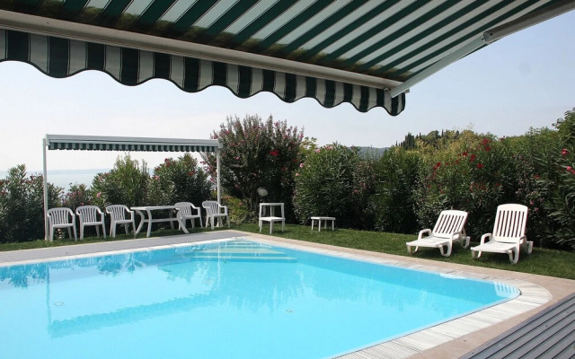 Apartment Montegolo Four with Pool And Lake View