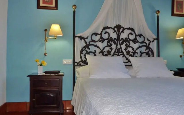 Leisure Meets Tranquility in Beautiful Villa Near Forest