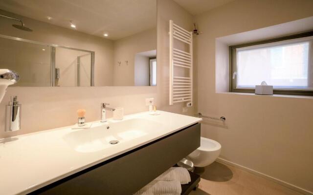 Bifora65 Villa storica fronte lago