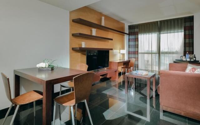 Nh Barcelona Fira Suites (Ex Hesperia Fira Suites)