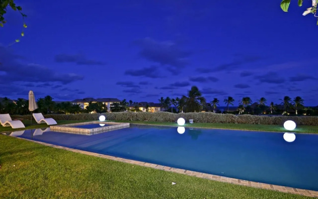 Ocean View 5-bedroom Fully Staffed Tropical Villa