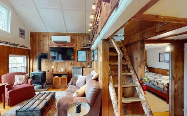 Pond View Cabin